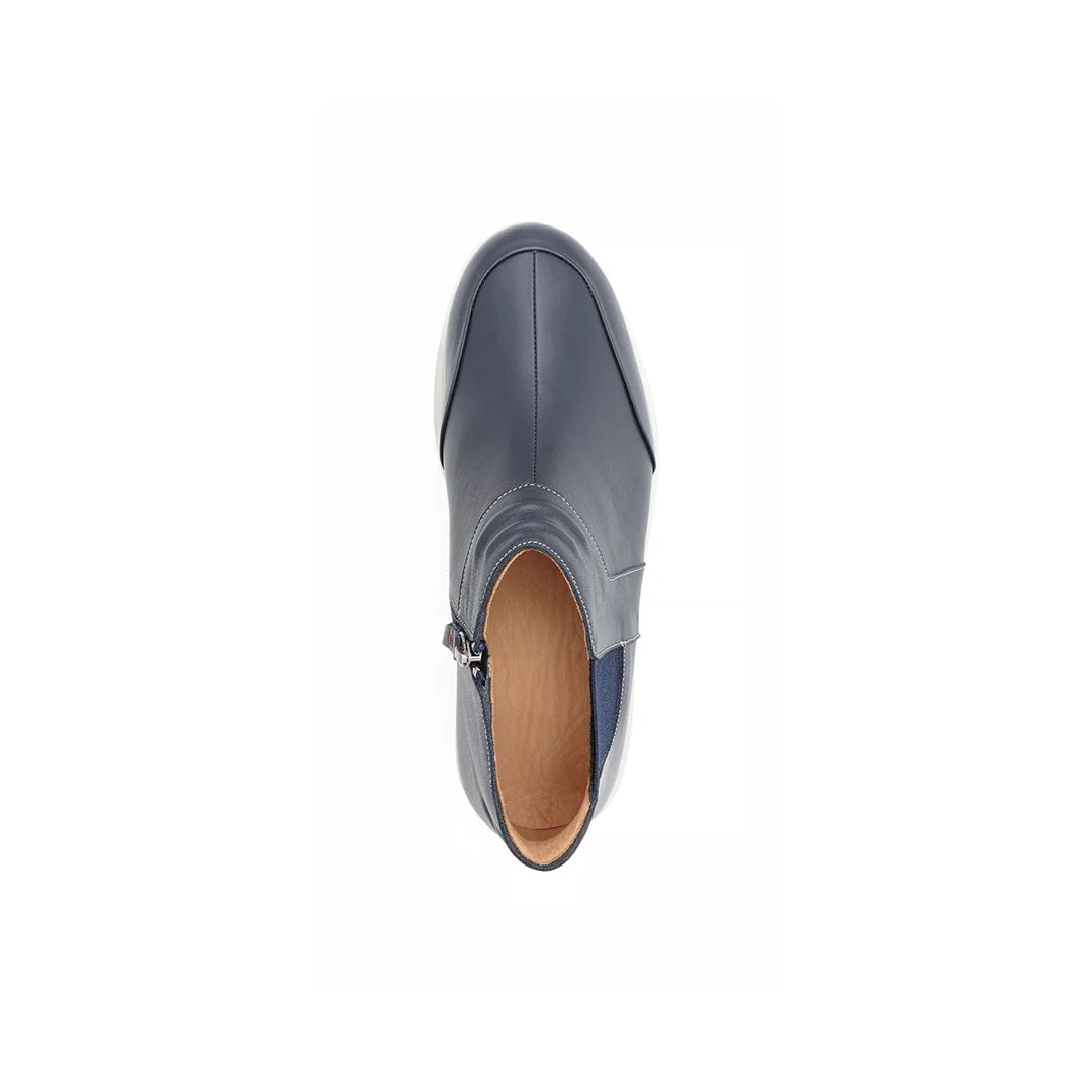 Men’s navy wide fit orthopedic leather boots with stable sole and modern design – Porter model.
