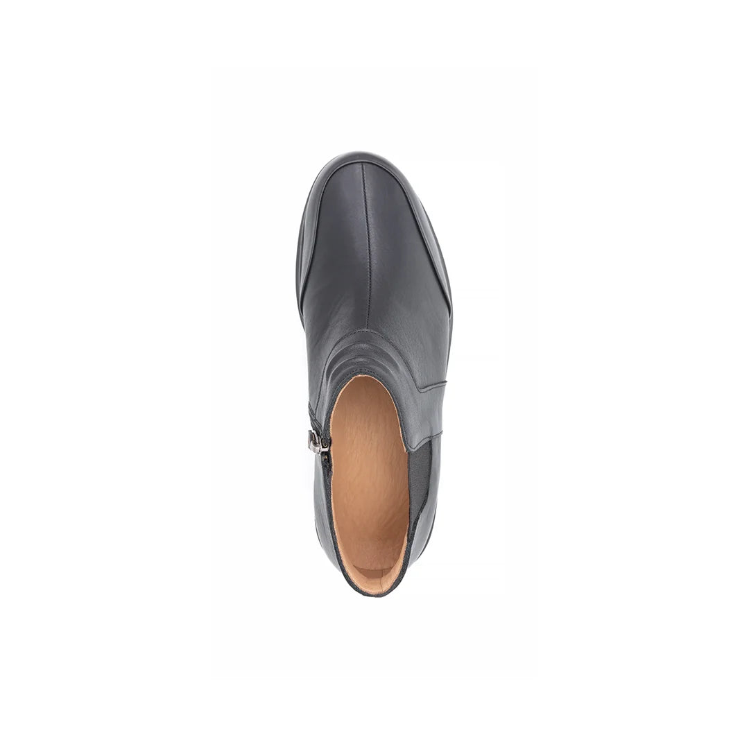 Men’s orthopedic ankle boots designed for swollen feet with supportive sole – Porter model.