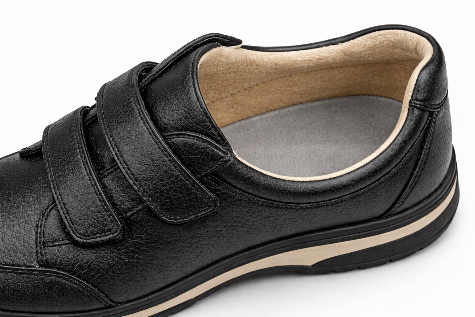 Deep toe box design in orthopaedic shoe providing extra internal volume