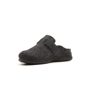 Anthracite Henley felt mule slipper, viewed from the opposite front angle.