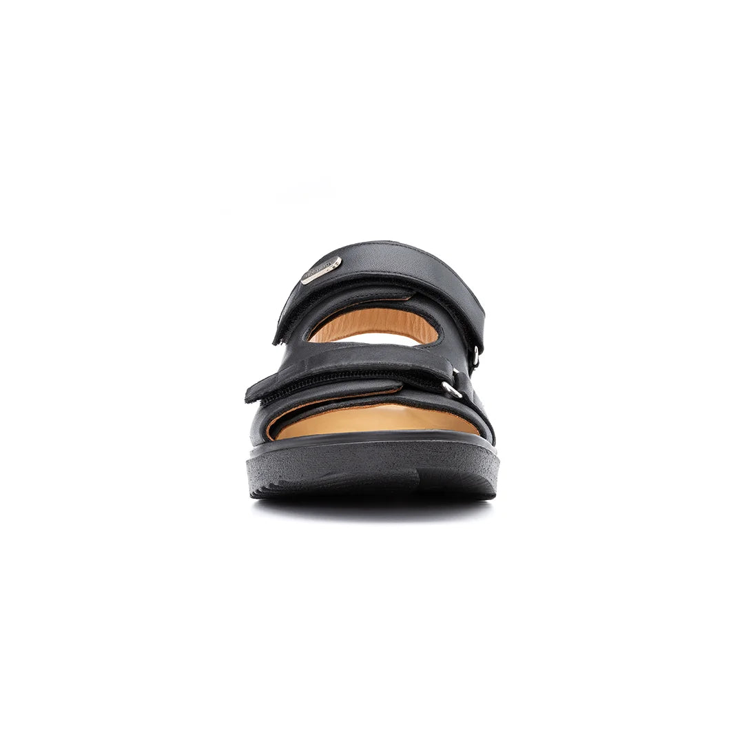 Easy wear men’s wide fit orthopedic sandals with breathable design and supportive sole – Cedar model.