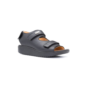 Women’s wide fit orthopedic sandals with extra-long straps for swollen feet – Cedar model.