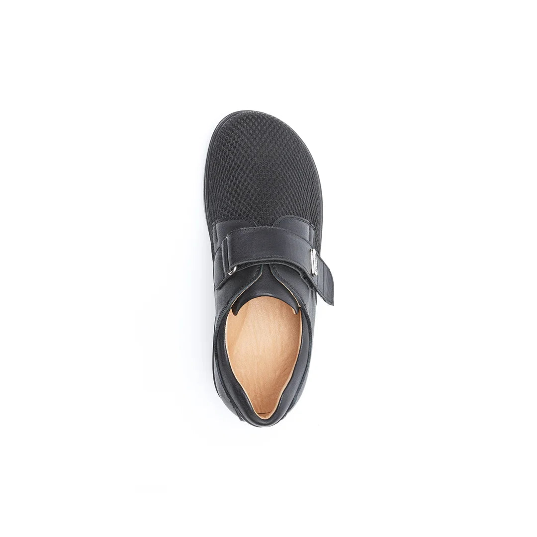 Supportive diabetic shoes for men featuring removable insoles and cushioned interior