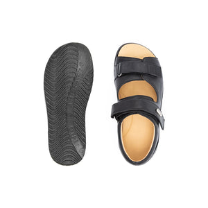 Easy-to-wear sandals for elderly women with foot sensitivity and swelling.