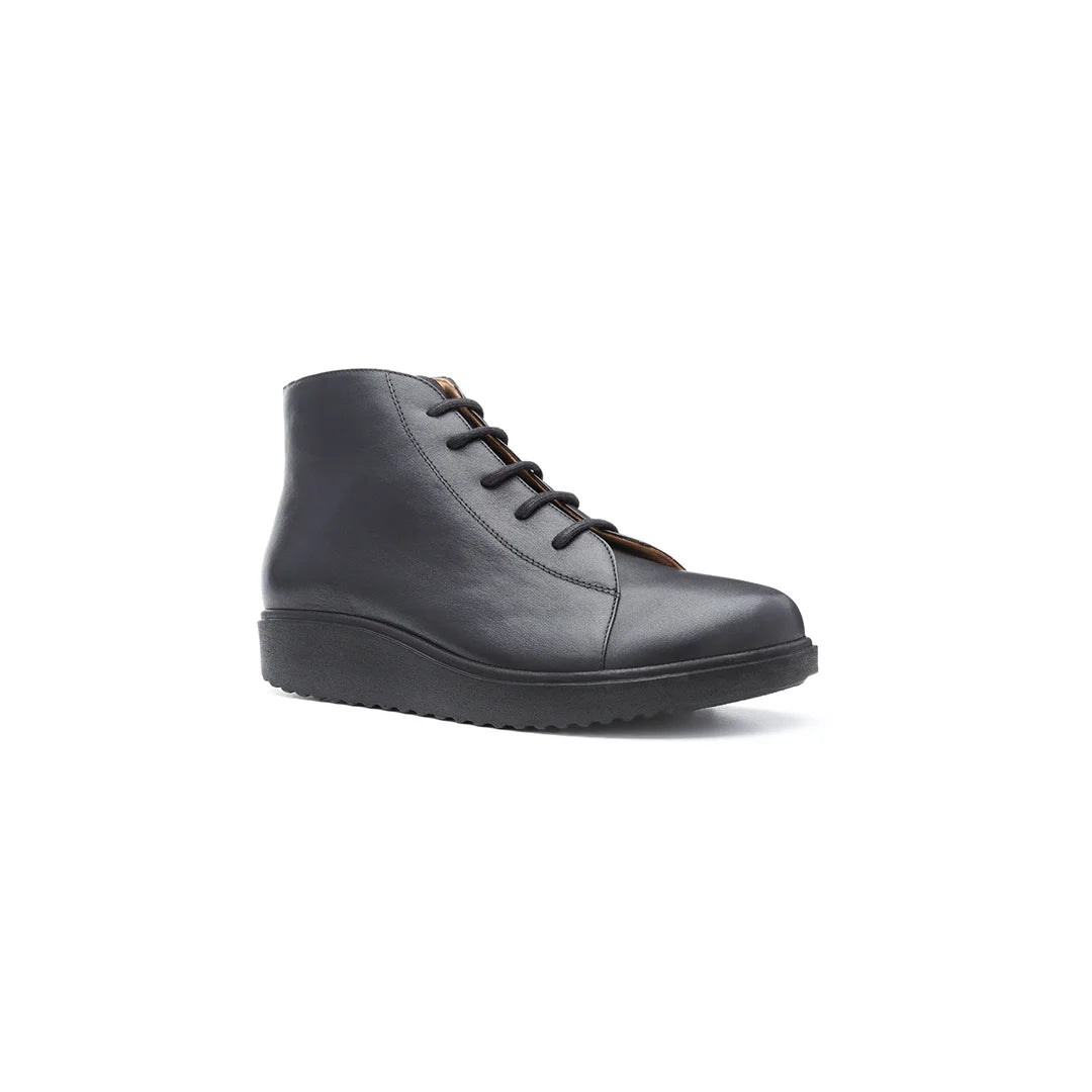 Men’s extra wide orthopedic diabetic leather boots with deep toe box for swollen feet and bunions – Forge model.