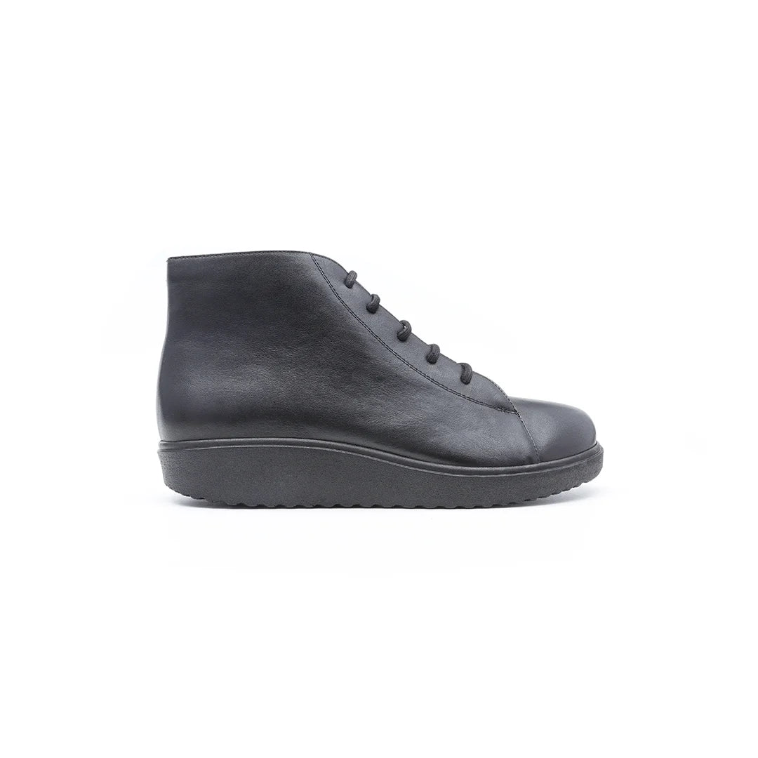 Women’s wide fit leather lace-up boots for arthritis, foot pain, and diabetic protection – Forge model.