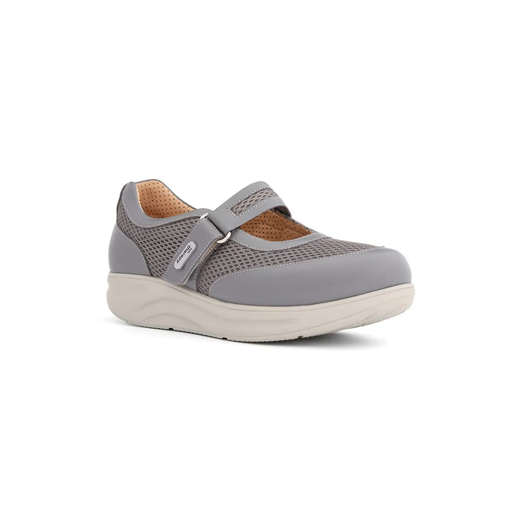 Front view of TDO 805.19-W Women's Diabetic Orthopaedic Shoes, showcasing timeless style and comfort.